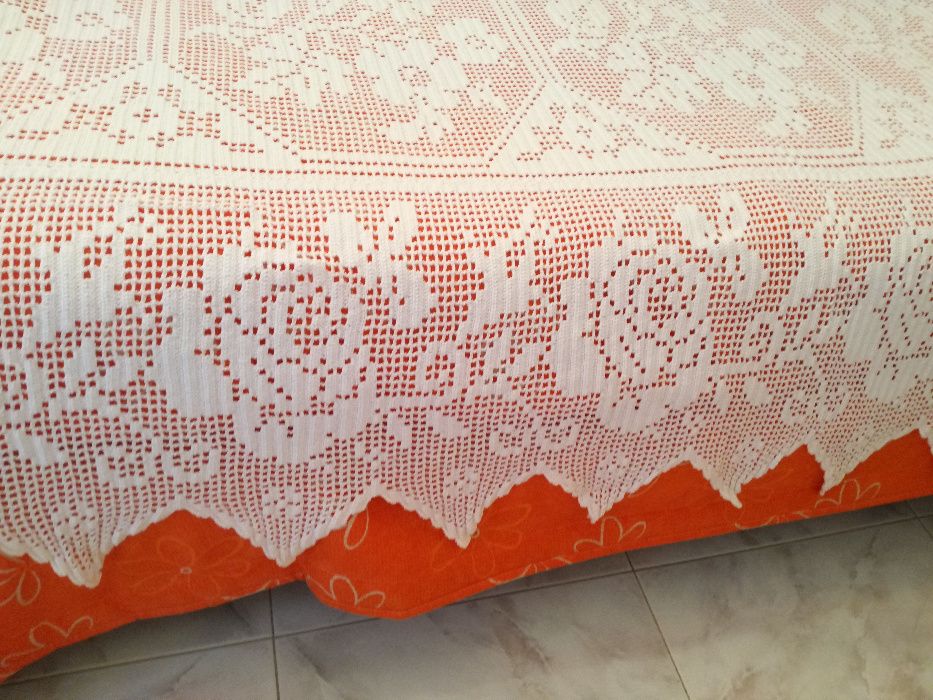 Colcha em Crochet para Cama de Corpo e Meio + 2 Almofadas