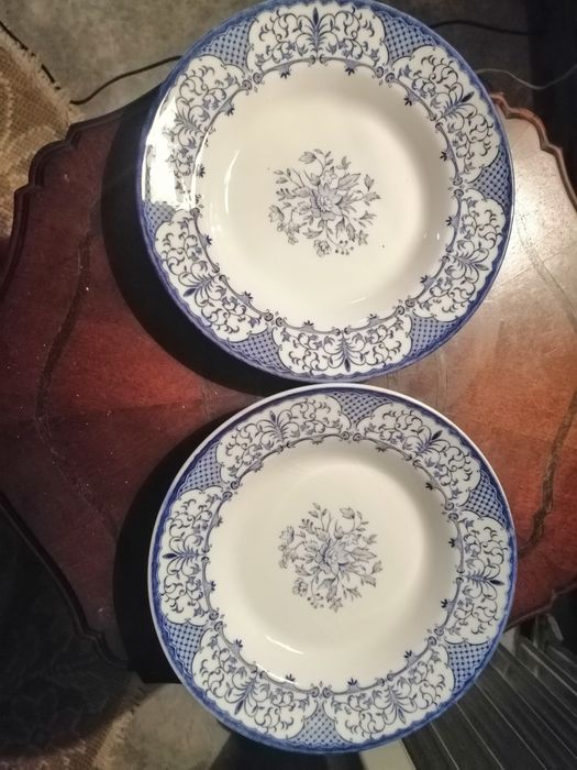 Pratos louça de Sacavém azuis/florais