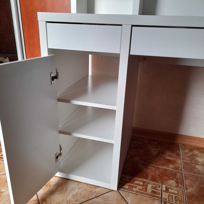 Używane Biurko IKEA MICKE białe 105x50cm z nadstawką