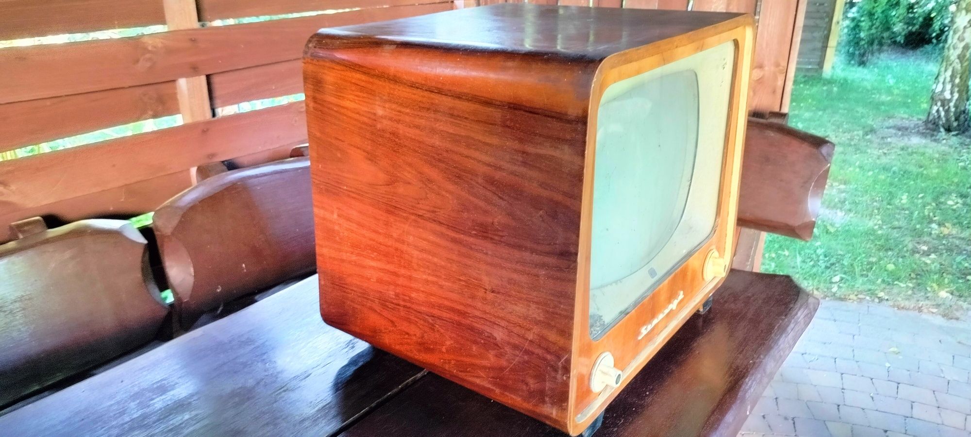Szmaragd stary telewizor lampowy PRL