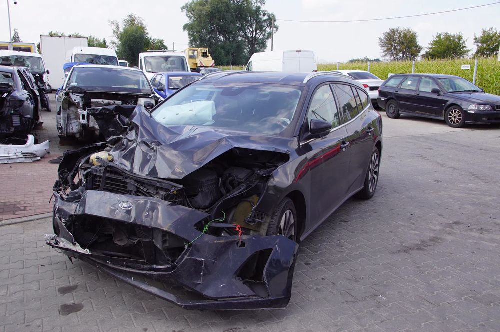 Auto na części - Ford Focus MK4 1.5 EcoBoost 150 KM YZDA JX6R-7F097-AHC Shadow Black 2019R Silnik Skrzynia Drzwi Szyba Klapa Lusterko Lampa Zderzak Deska Kokpit Sterownik Moduł Czujnik Licznik Wyświetlacz Kierownica