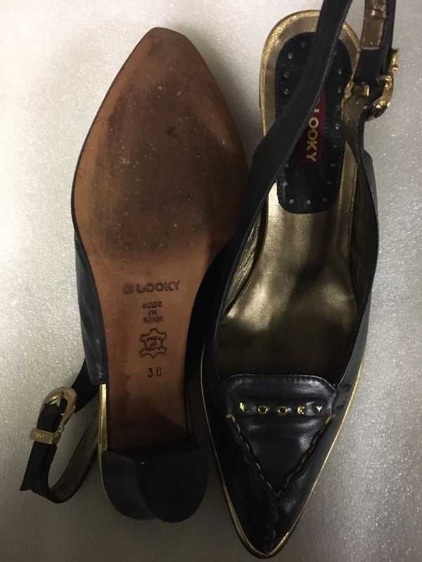 Sapatos sandália cor preta usados uma vez