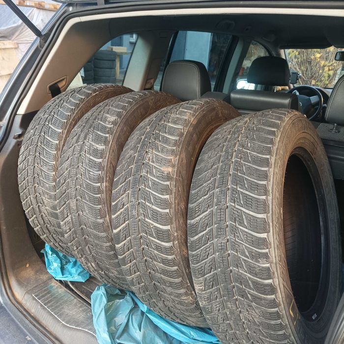 Opony zimowe 215/65/17 Nokian WR SUV