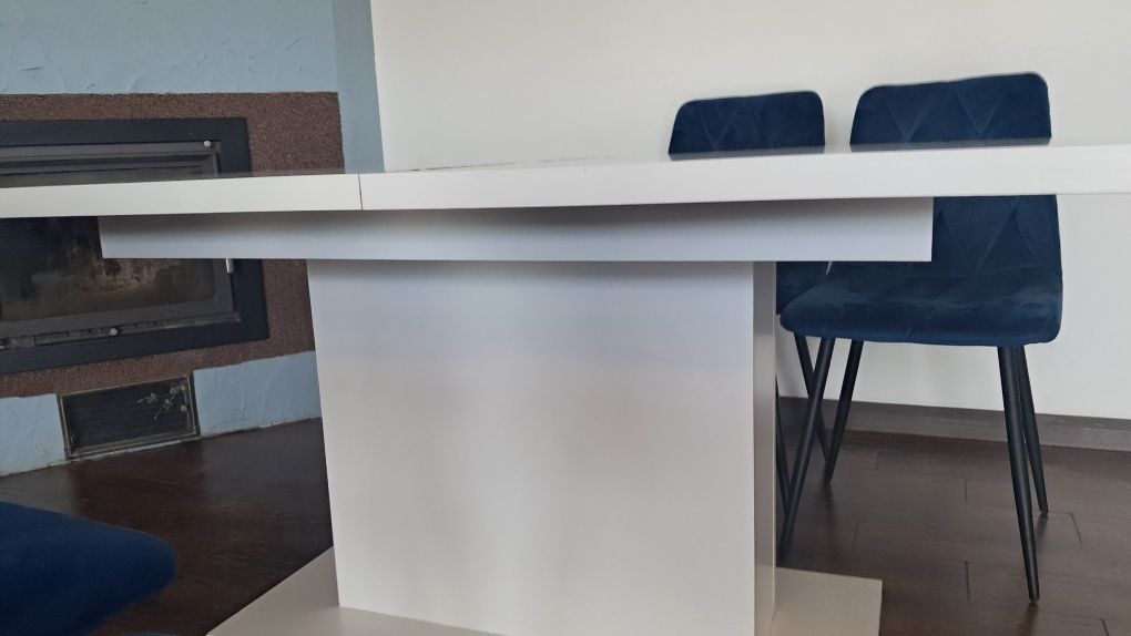 Stół duży biały solidny rozkładany