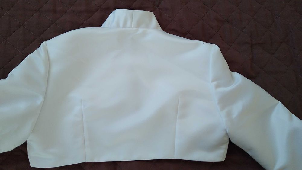 Bolerko ślubne ze stójką w kolorze białym