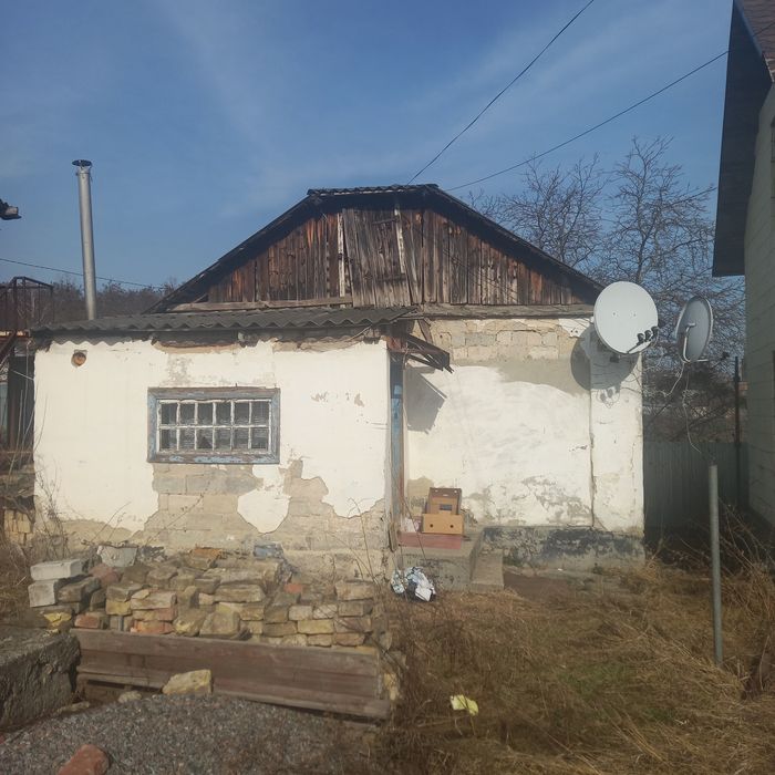 Продаж частини будинку з новим недобудованим будинком м. Васильків