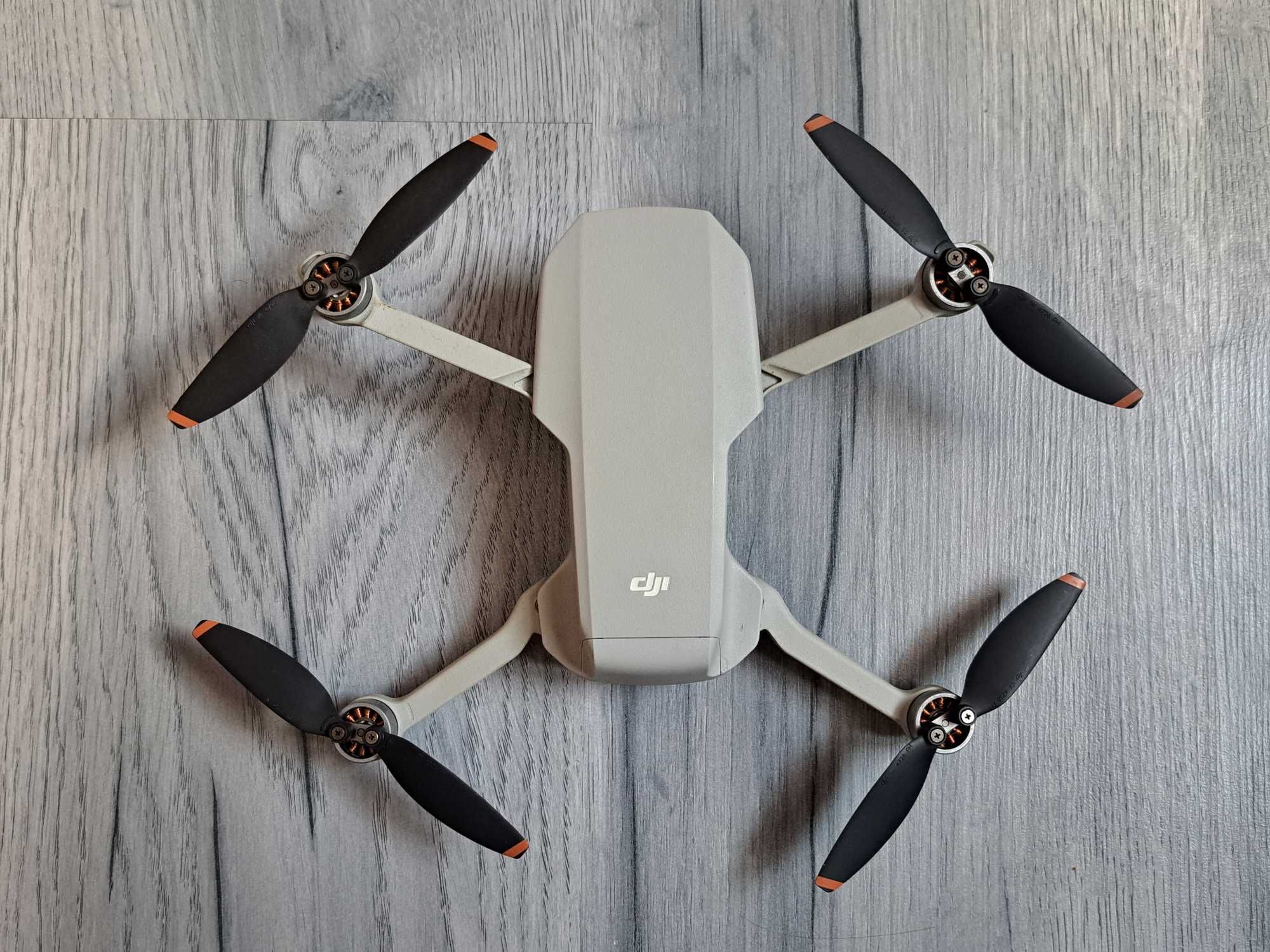 Dron DJI Mini 2 Fly More Combo