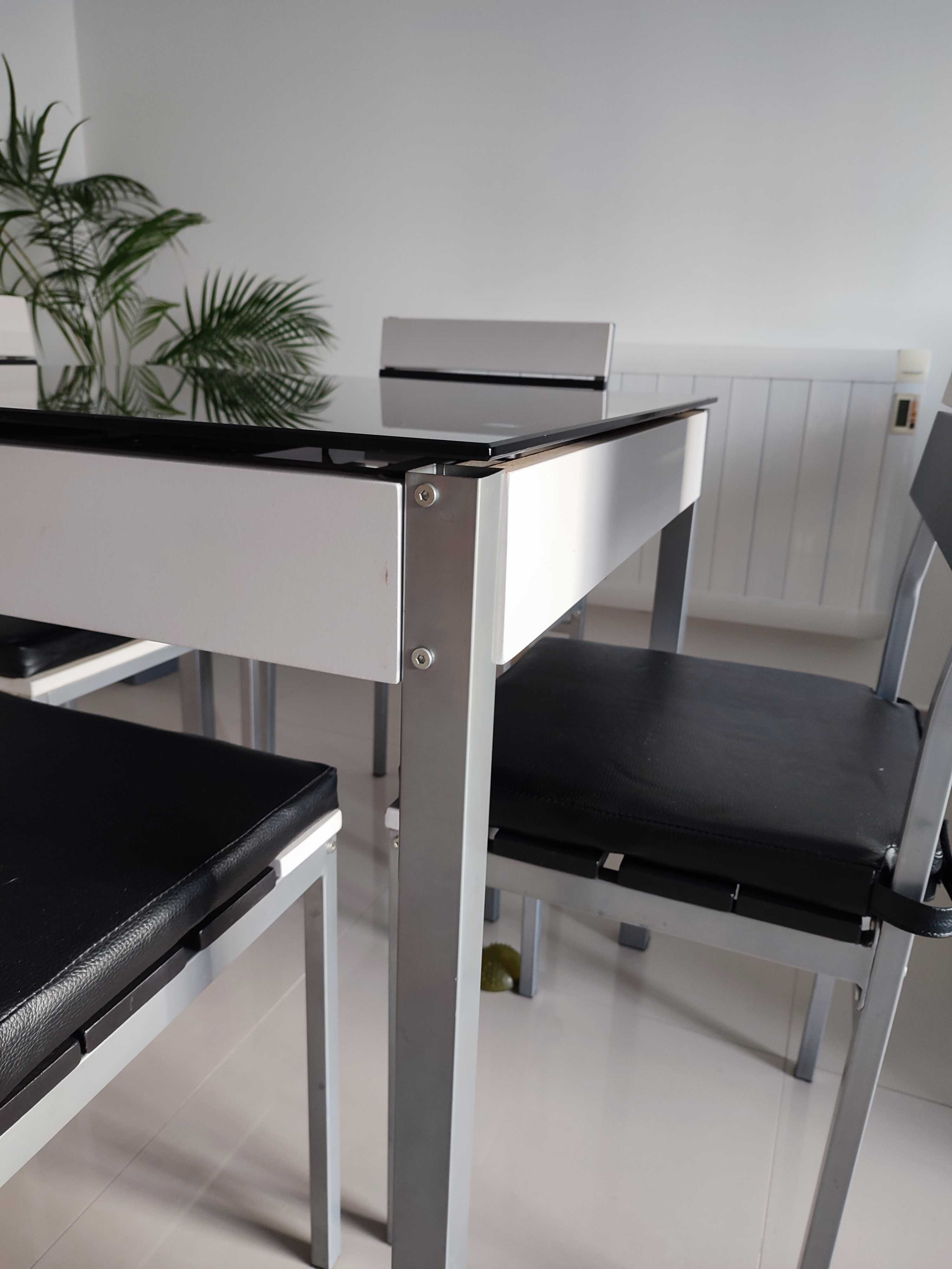 Mesa extensível tampo vidro + 4 cadeiras