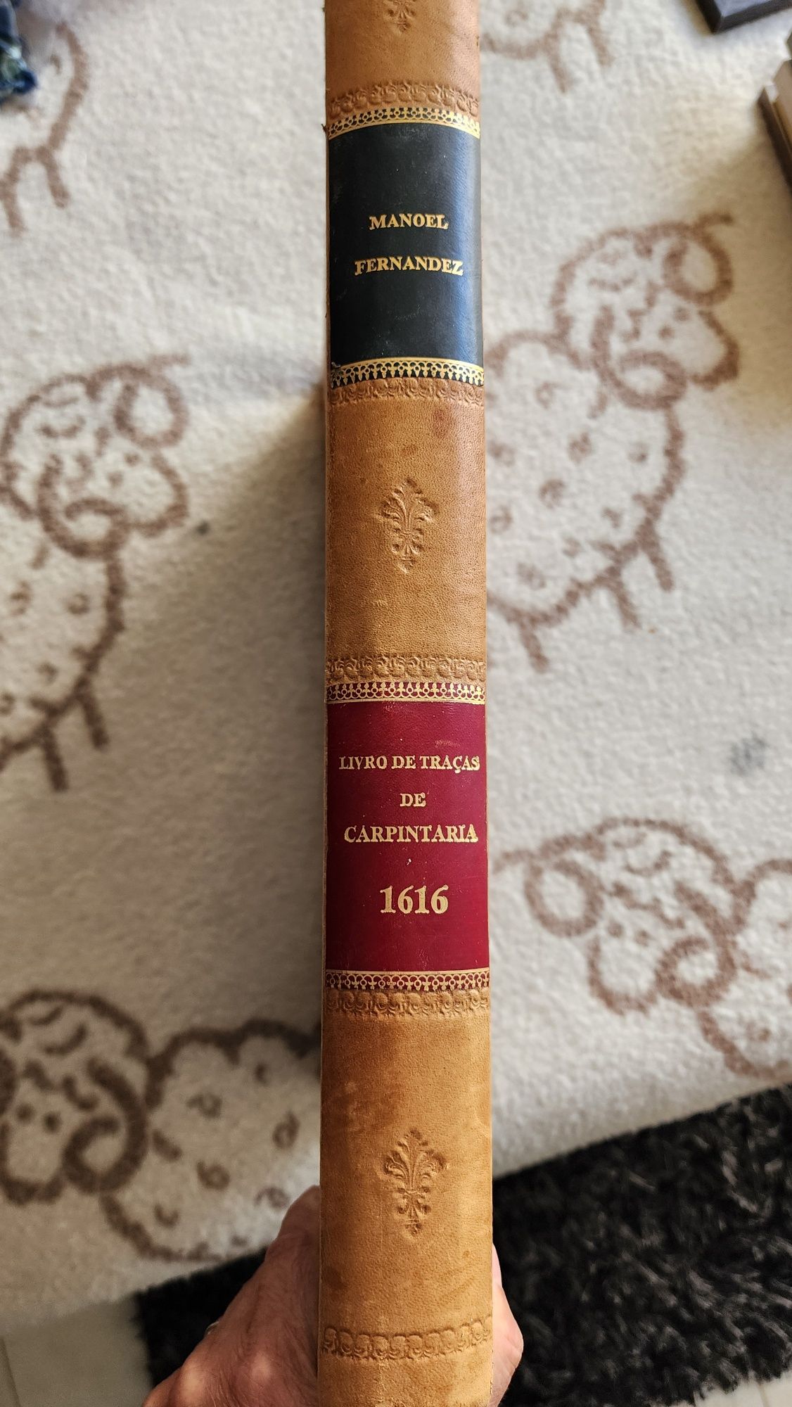 Vendo livro de traças de carpintaria de Manuel Fernandes