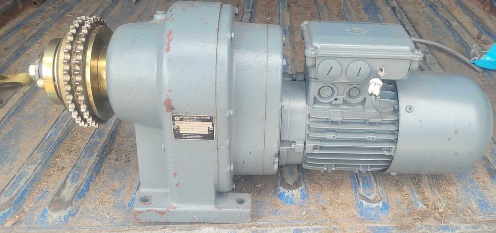 Motoreduktor przekładnia z silnikiem  Nord TYP SK 330-80 L/4 BRE10