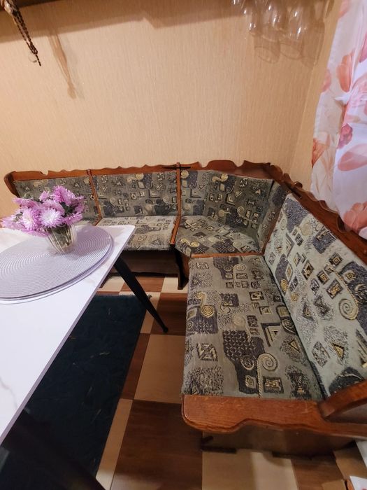 Кухонний м’який куточок із відсіками для зберігання, 2×1.28 м, стан за