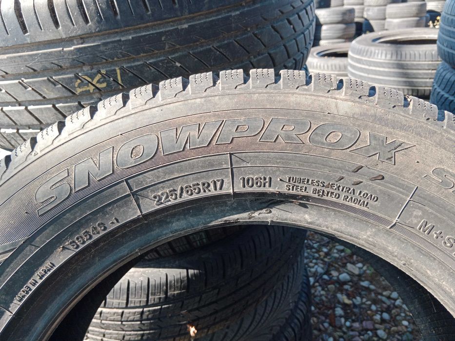Opona używana 225/65R17 Toyo Snowprox S954 SUV 1szt.