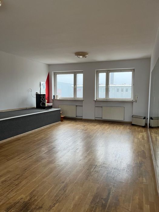 Wynajmę lokal użytkowy na 1 piętrze