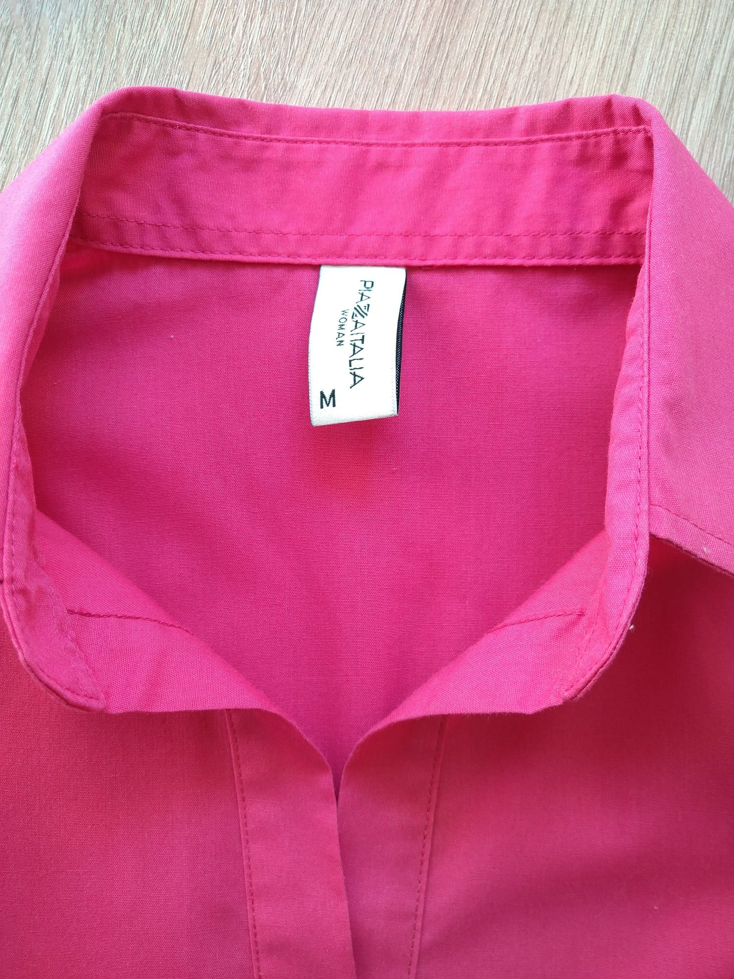 Блузка приталена кольору фуксія