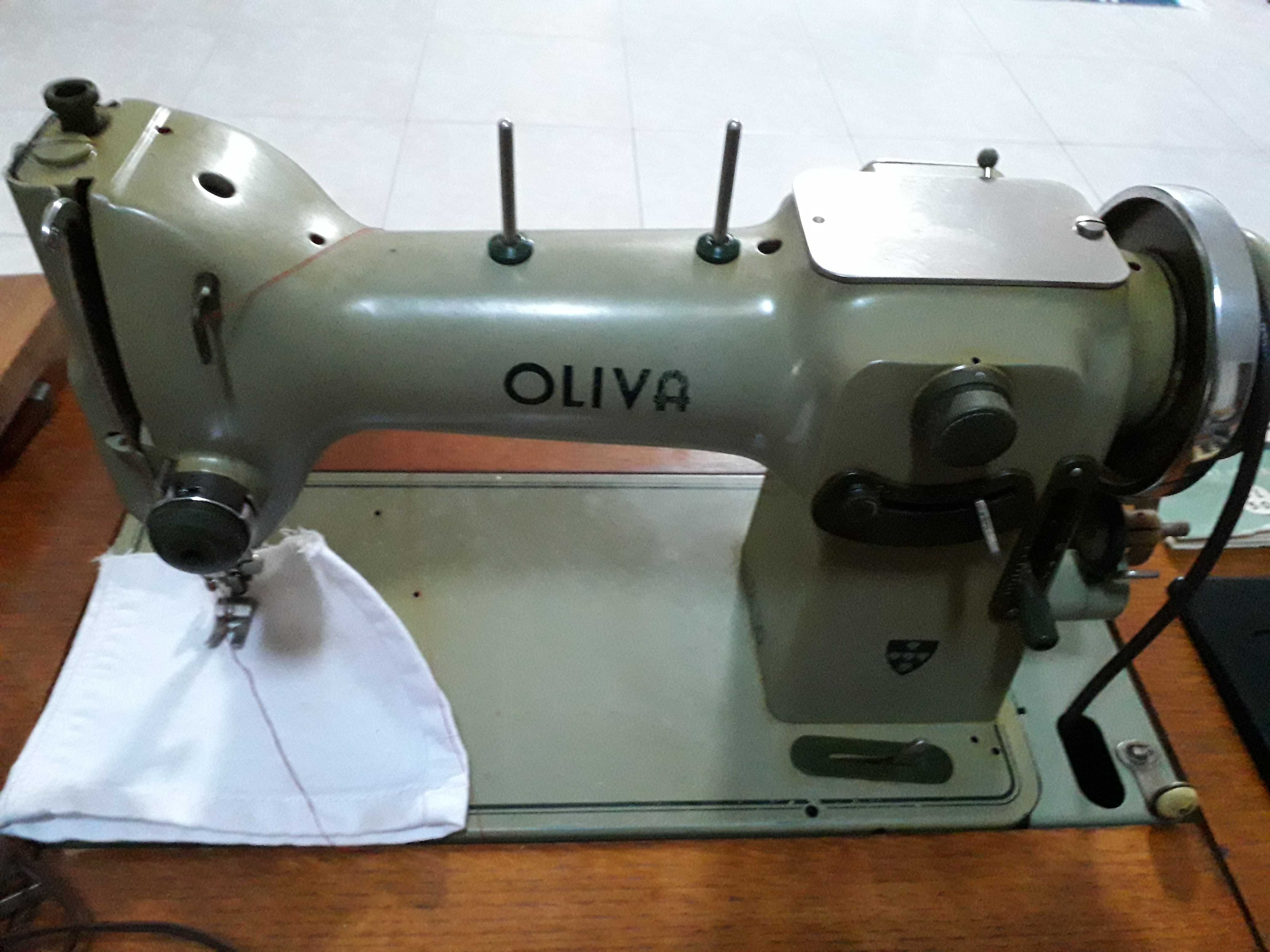 Maquina de costura oliva