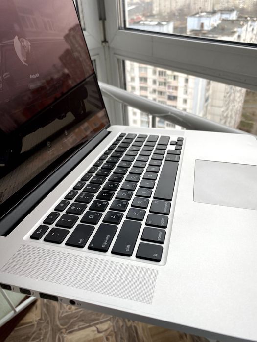 Macbook Pro 15 2015 i7/16/512/Radeon R9 ( возможно оплата криптой )