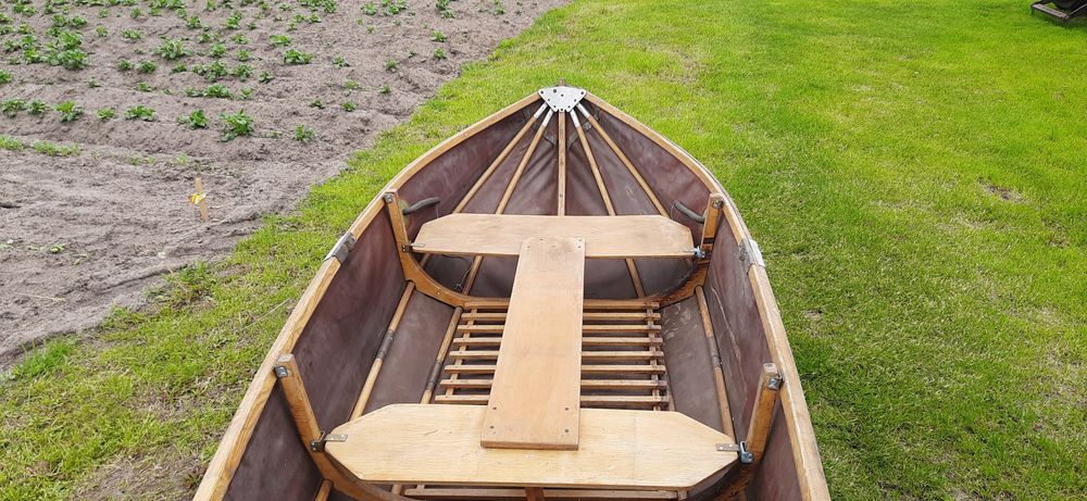 Łódka, motorówka Predom z wiosłami - bez silnika