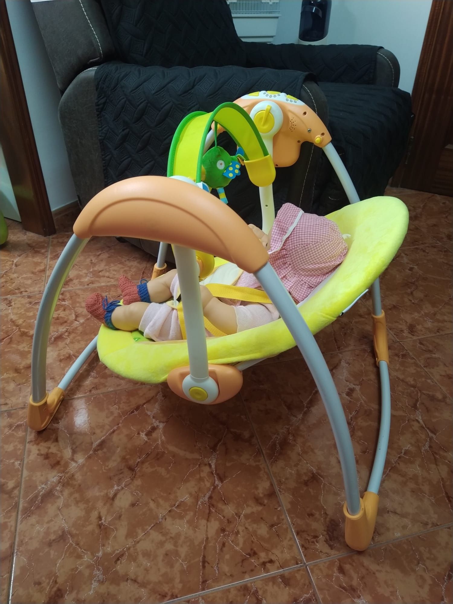 Espreguiçadeira para bebé baloiço cama carrinho brinquedo interativo.