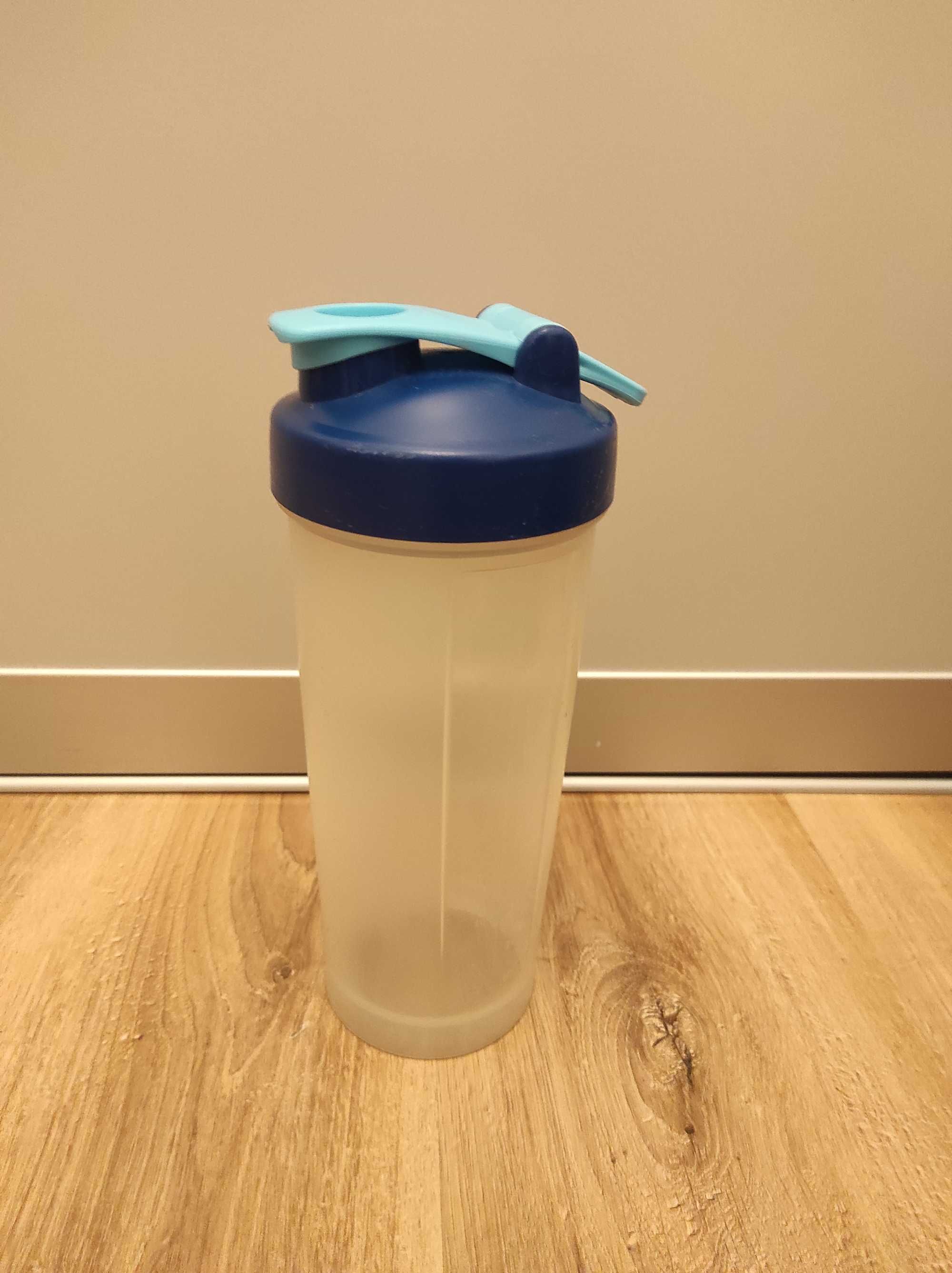 Shaker do białka i odżywek / Bidon na siłownię