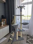 Elegancki wysoki drapak dla kota 138cm z domkiem i zabawkami