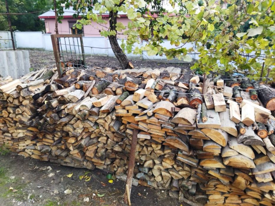 Дрова рубані