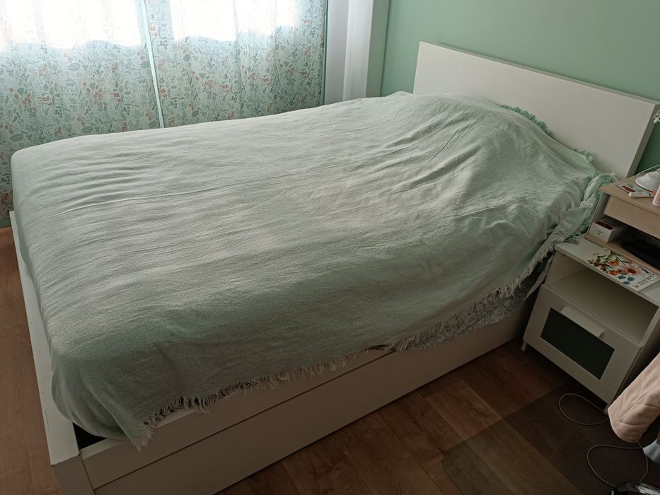 Cama casal branca feita à mão [Urgência em vender)