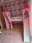 Cama princesa com escorrega alta criança