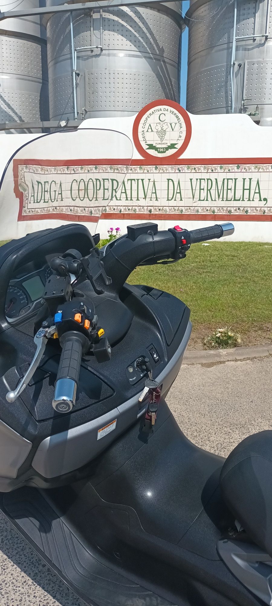 Moto BurgmanAN650Z de 2015 em muito bom estado