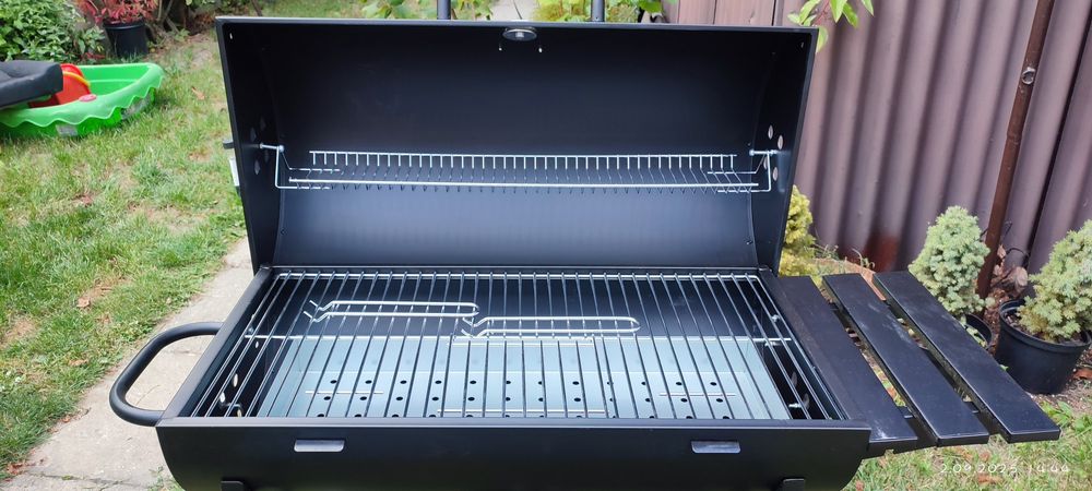 Grill węglowy z pokrywą NOWY