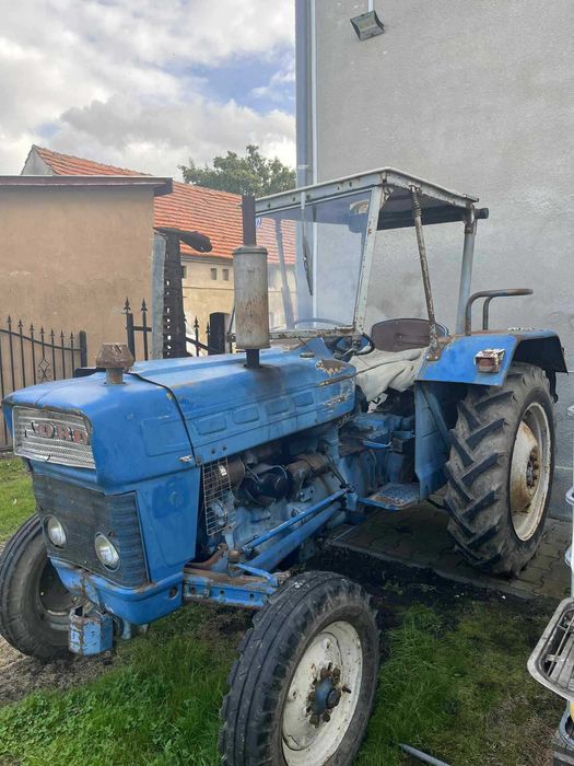 Traktor ford 2000