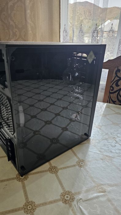 Корпус з чотирьма кулерами