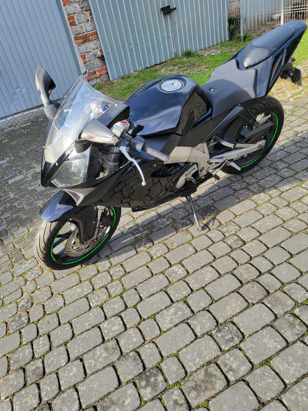 Derby GPR125 + kask