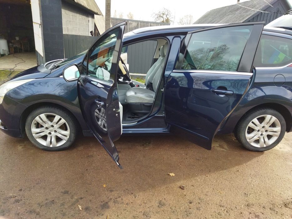 Продам авто Пежо 5008