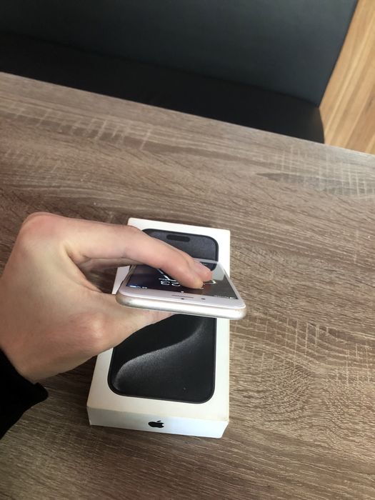 iPhone 7 в хорошем состоянии