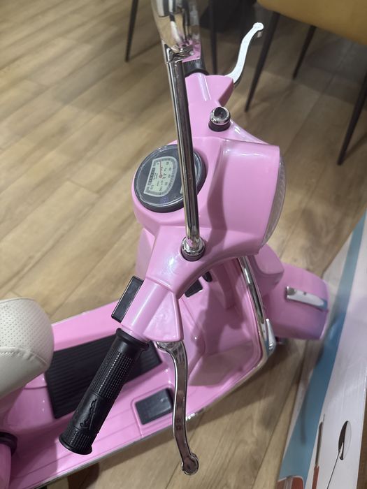 Дитячий клектроскутер