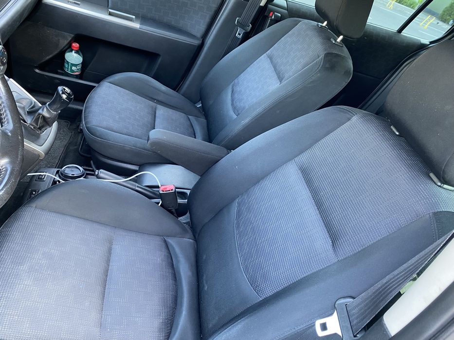 Mazda 5 2.0 бензин 2008