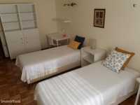 411742 - Quarto com cama de solteiro em apartamento com 4 quartos