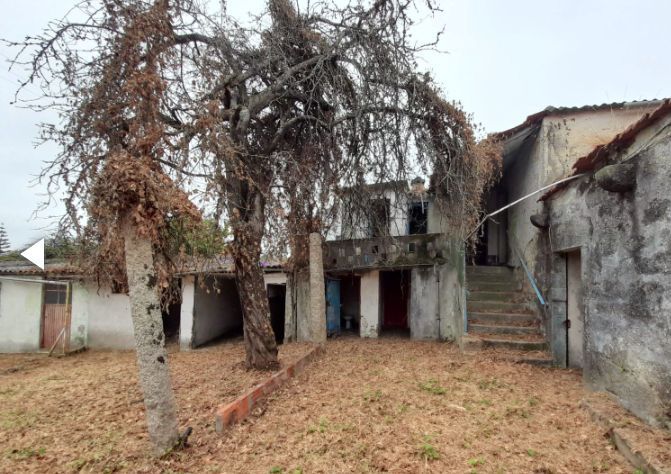 Moradia para recuperar e terreno com 2200 m2