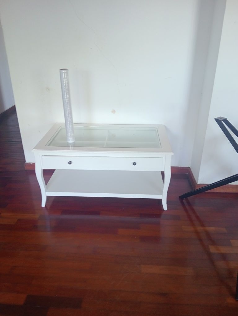 Mesa de centro tampo vidro de madeira