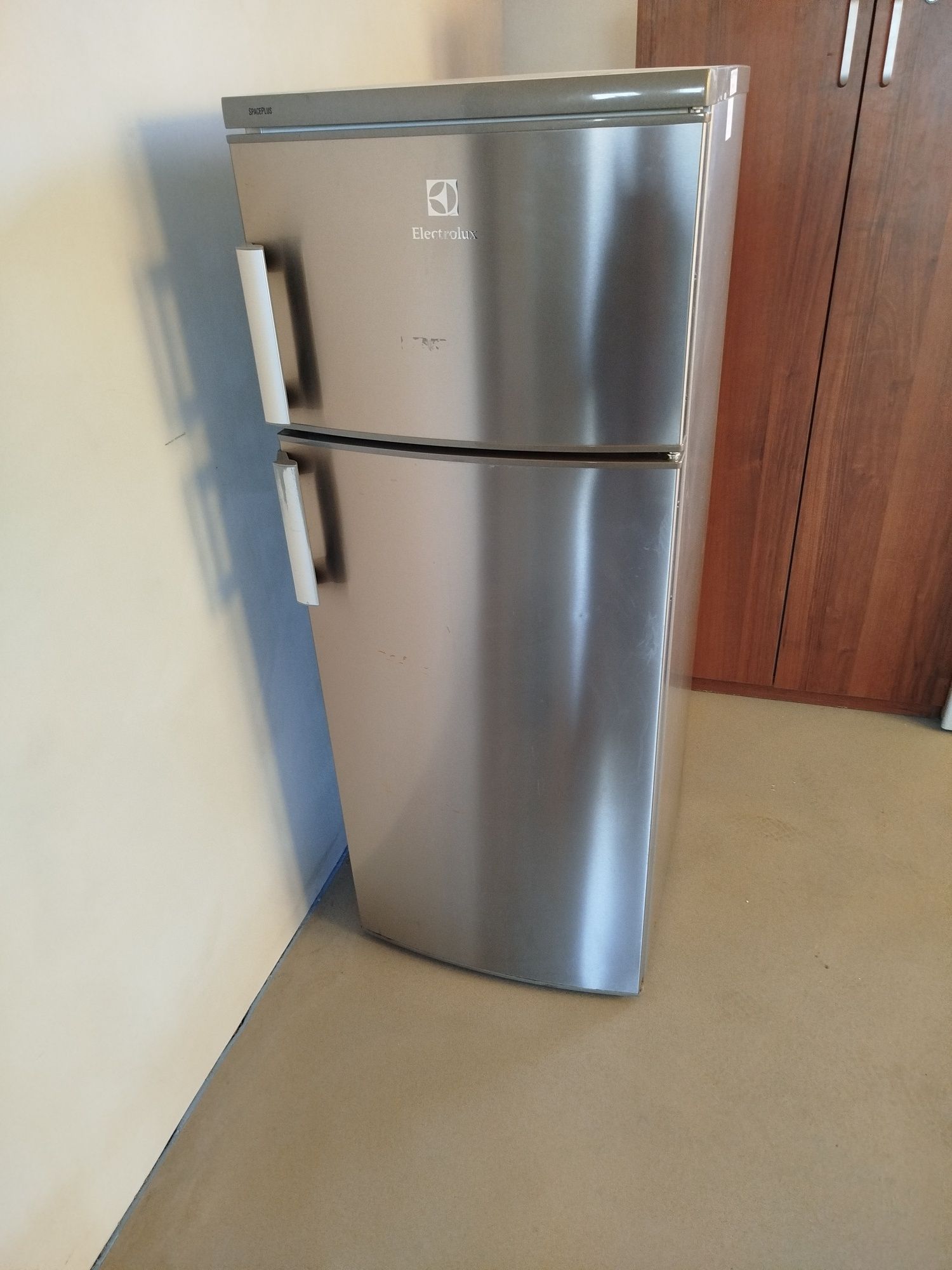 Lodówka Electrolux 220l inox