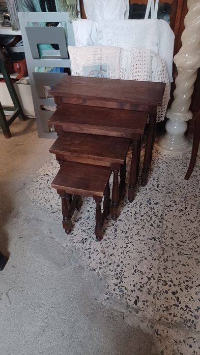 Conjunto de mesas de apoio