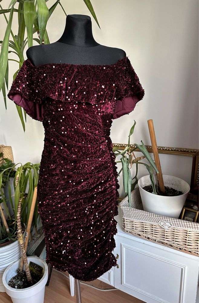 Boohoo cekinowa sukienka midi welurowa hiszpanka s 36 burgundowa