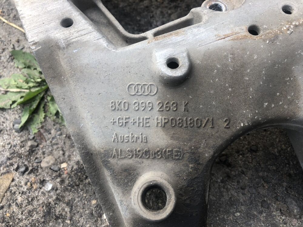 Подушка кронштейн коробки АКП Audi A4 B8 A5 Q5