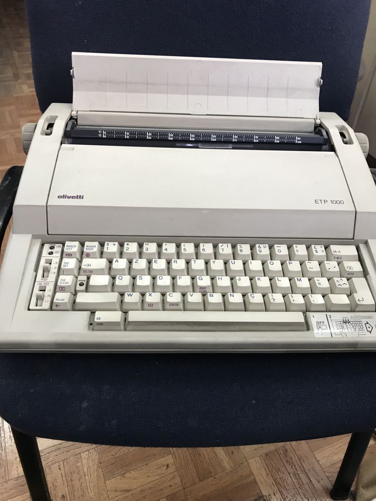 Máquina de Escrever Olivetti