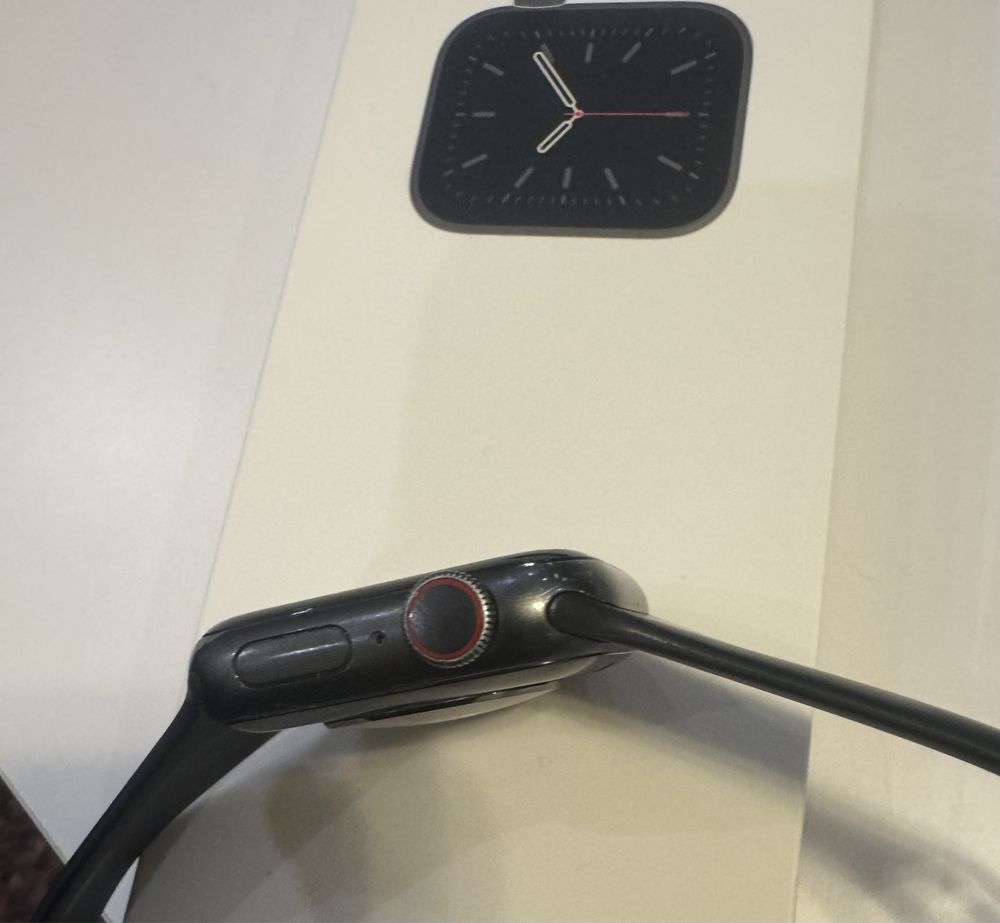 Apple Watch 6 40 mm + Cellular