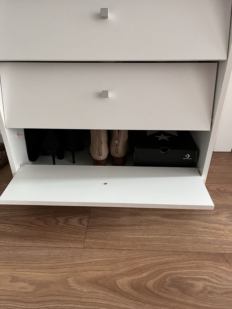 Biala szafka komoda na buty