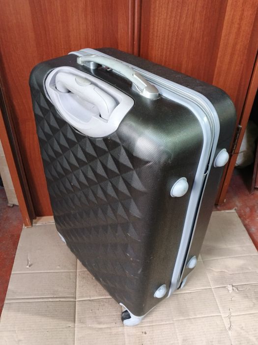 Чемодан на колесах