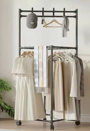 Напольная вешалка для одежды на колесиках