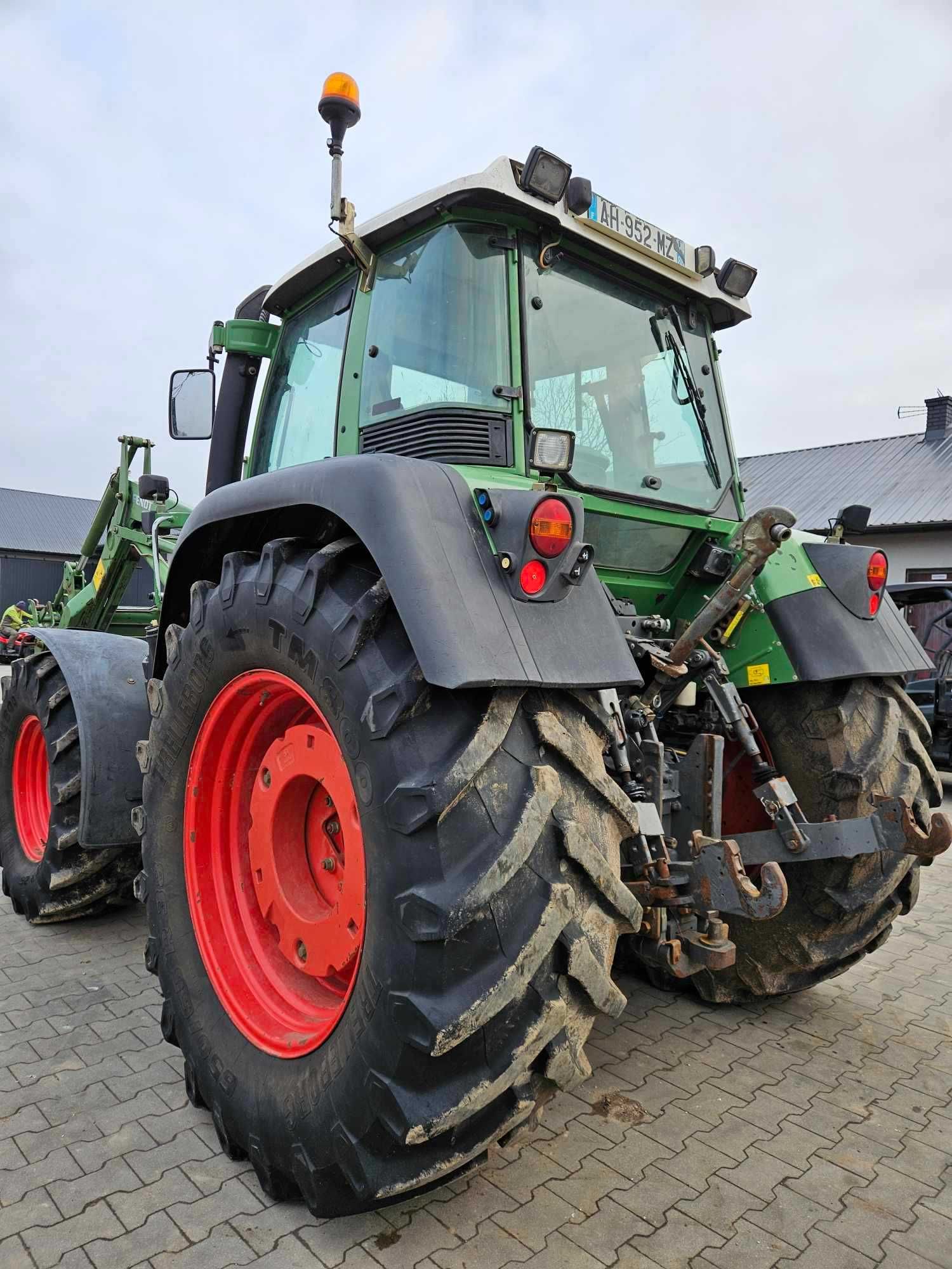 Ciągnik Fendt 415 Vario TMS z oryginalnym ładowaczem +  łyżka