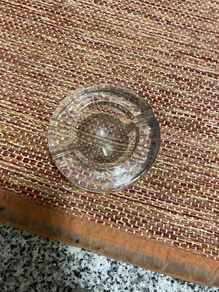 Cinzeiro em vidro grosso